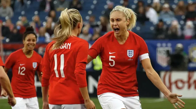 Rising Star Grace Fisk Joins Lionesses Squad