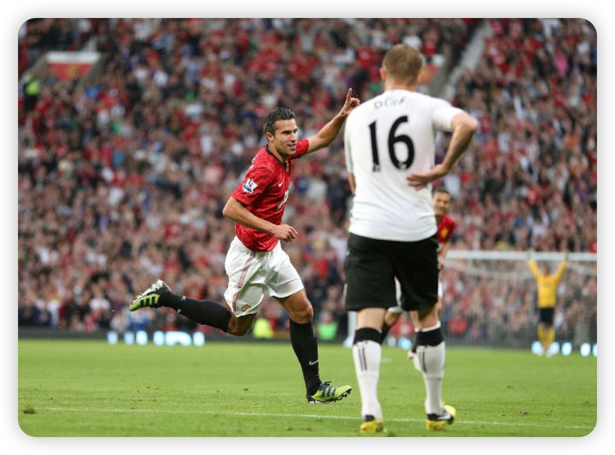 Van Persie's Contract Uncertainty at Old Trafford